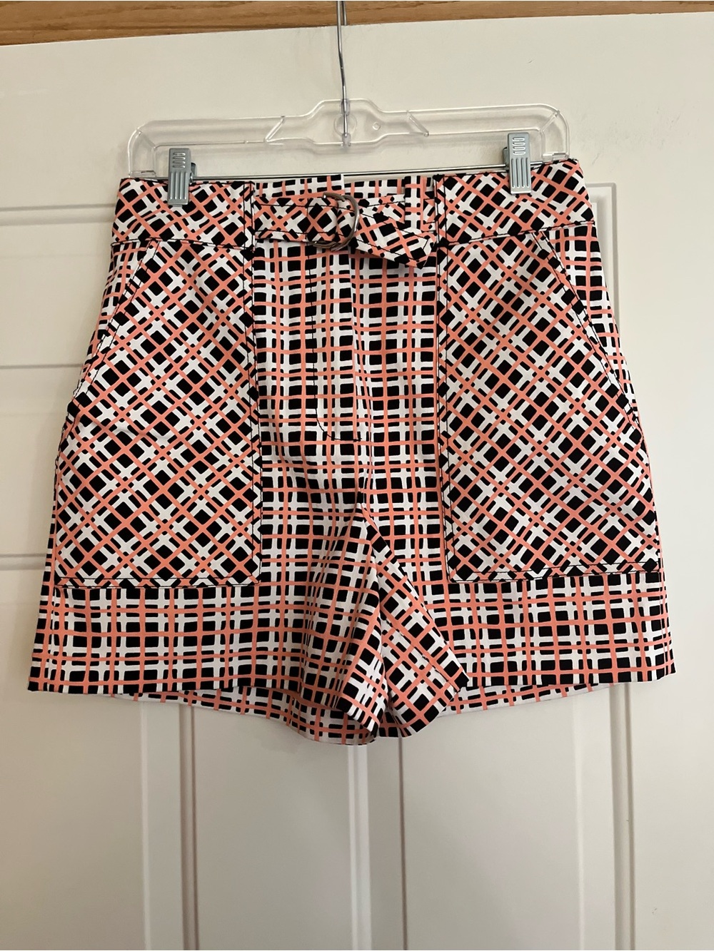 New Diane Von Furstenberg geometric peach black white trouser belted shorts.Sz 6